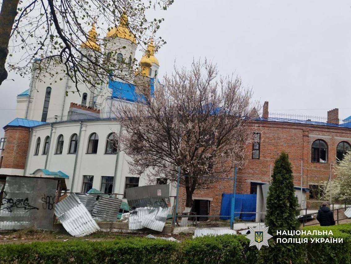 Масована атака дронів на Чернігівщину: пошкоджені будинки, храм і інфраструктура