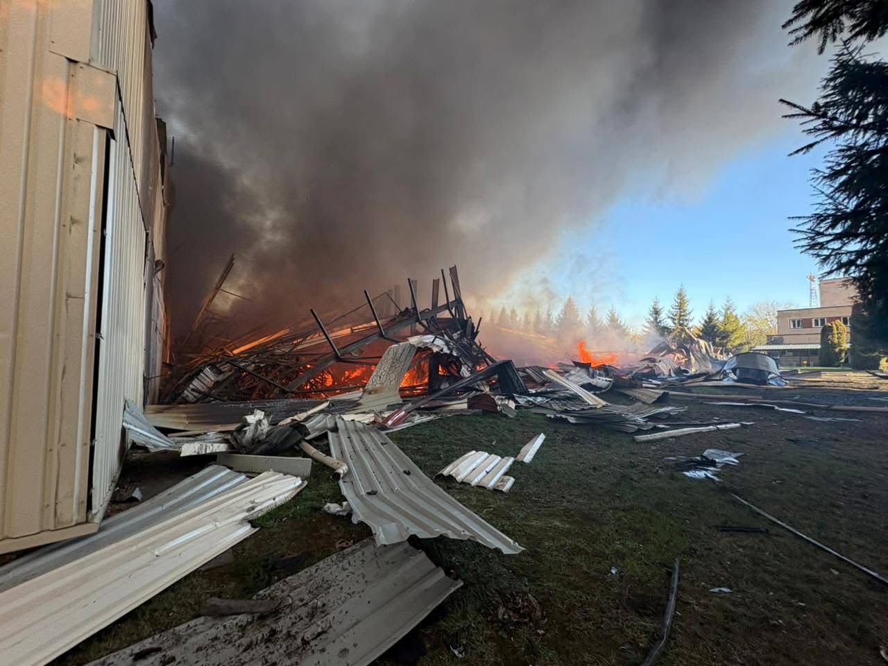 Корюківка під масованою атакою дронів: зруйновано підприємства та енергооб’єкт, є постраждалі