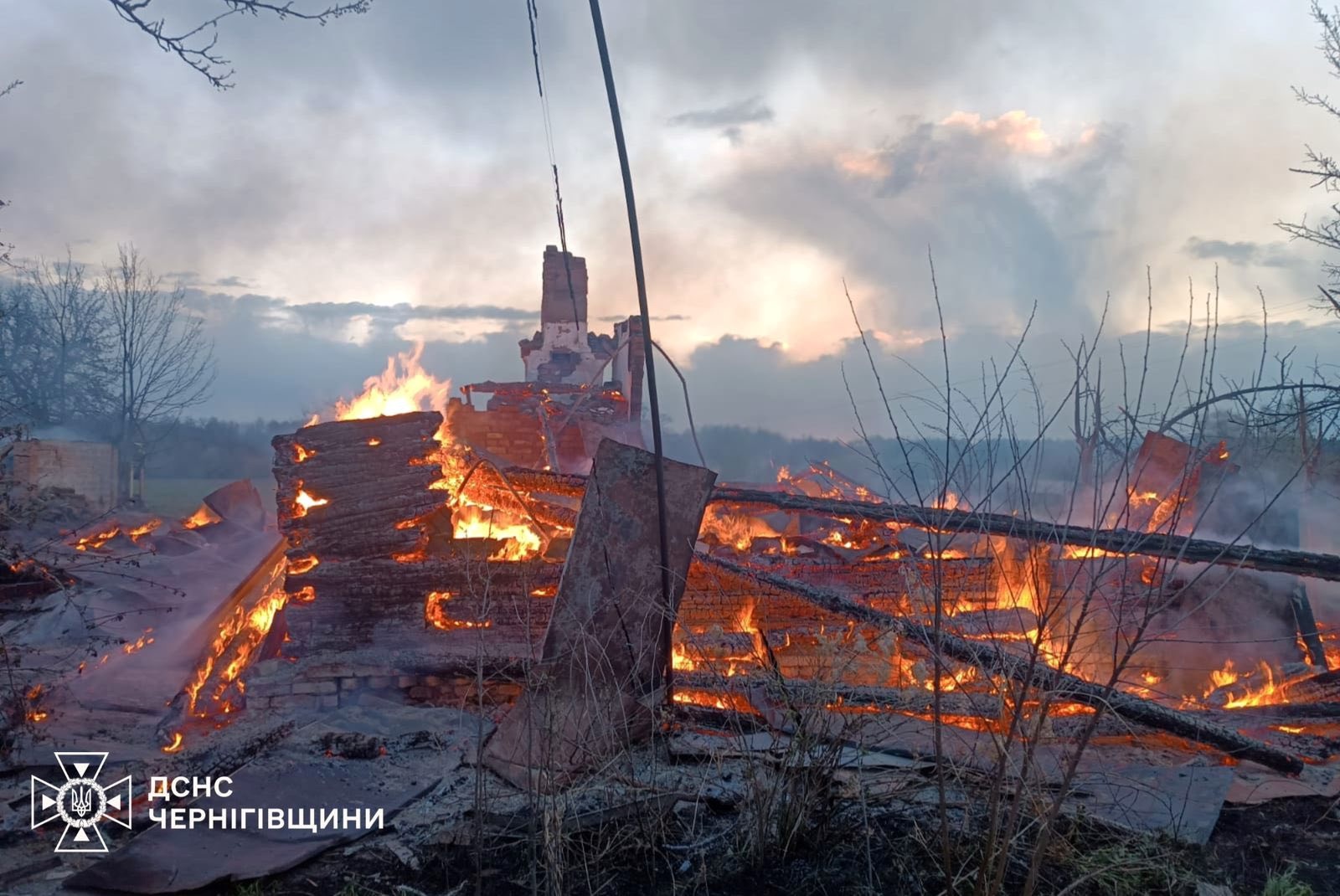 Обстріли Чернігівщини: дрони знищили агропідприємства та спричинили пожежі
