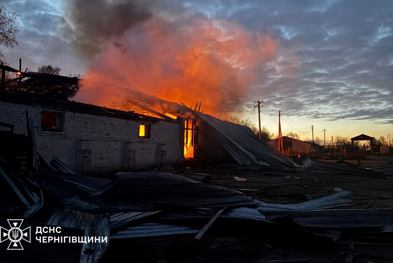 Обстріли Чернігівщини: дрони знищили агропідприємства та спричинили пожежі
