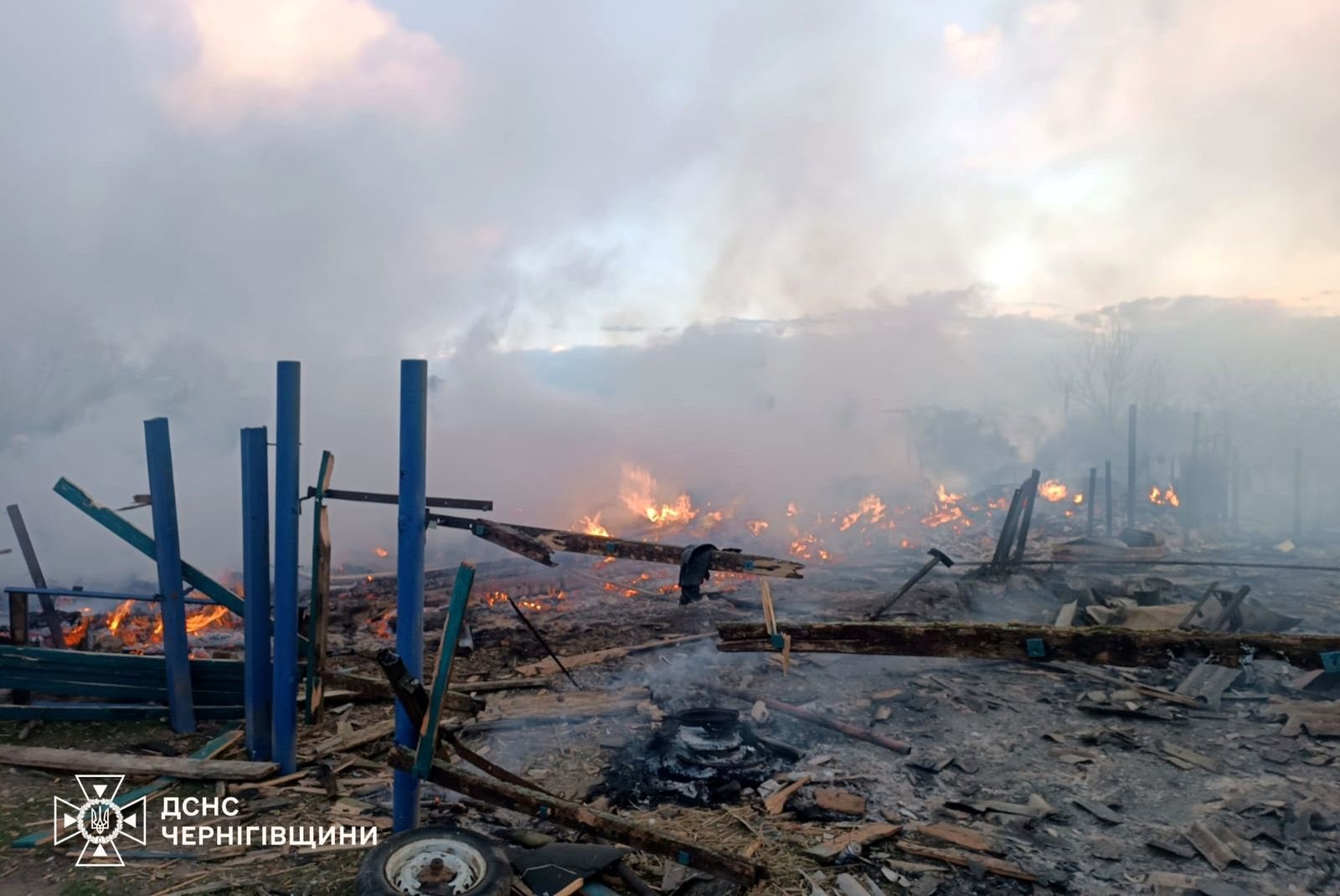 Обстріли Чернігівщини: дрони знищили агропідприємства та спричинили пожежі