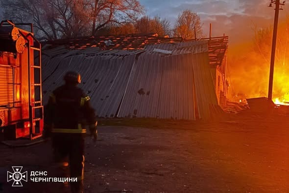 Обстріли Чернігівщини: дрони знищили агропідприємства та спричинили пожежі
