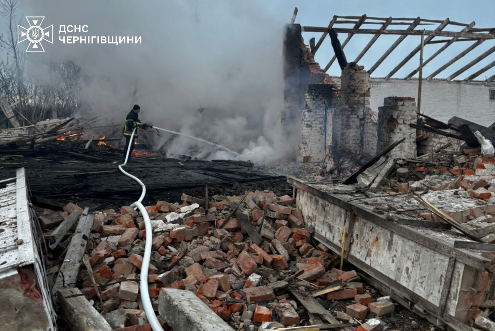 Обстріли Чернігівщини: дрони знищили агропідприємства та спричинили пожежі