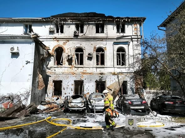 Росіяни атакували центр Чернігова: є постраждалі та пошкодження