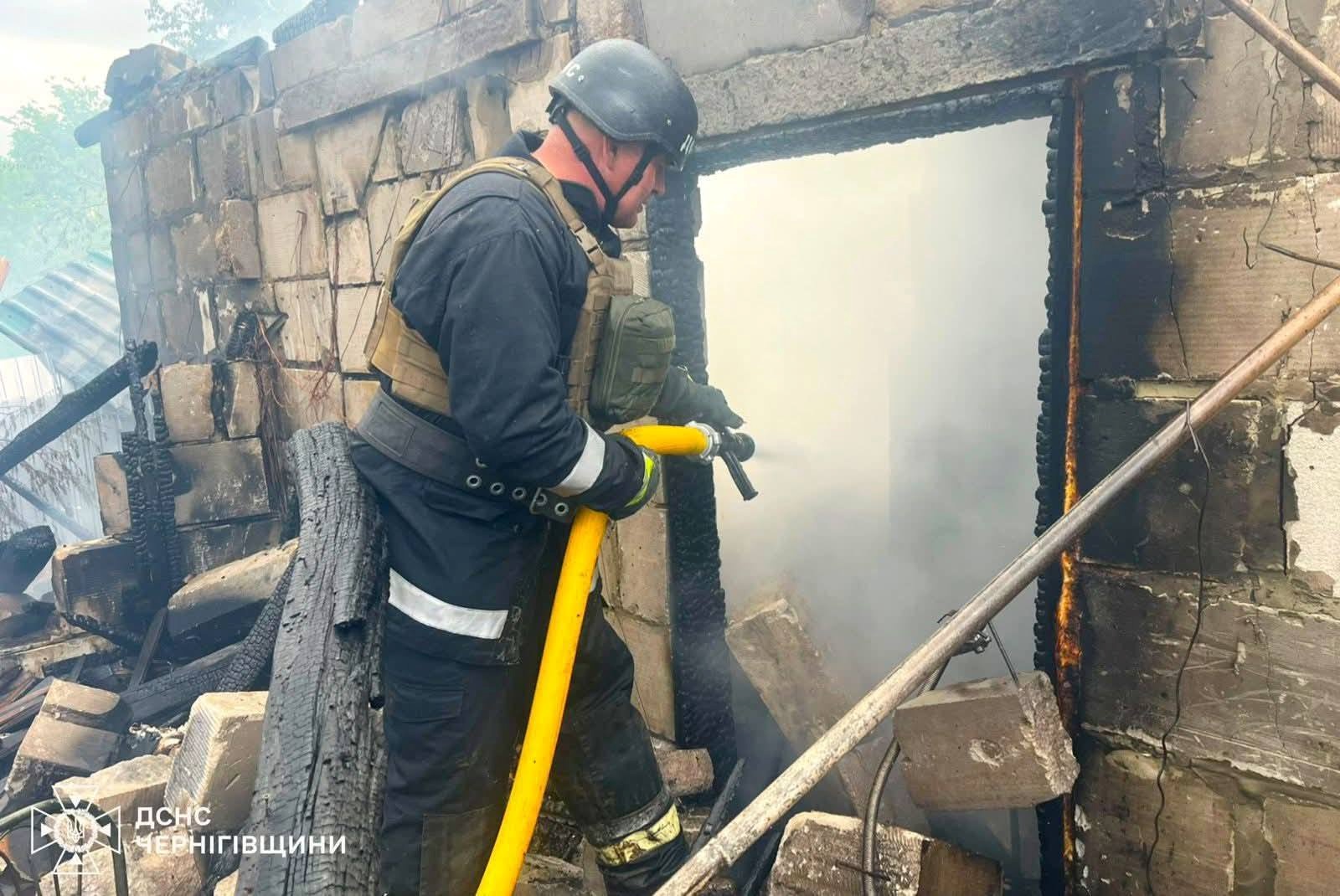 Росіяни знову атакували Мену «шахедами»: зруйновано будинок та пошкоджено заклад освіти
