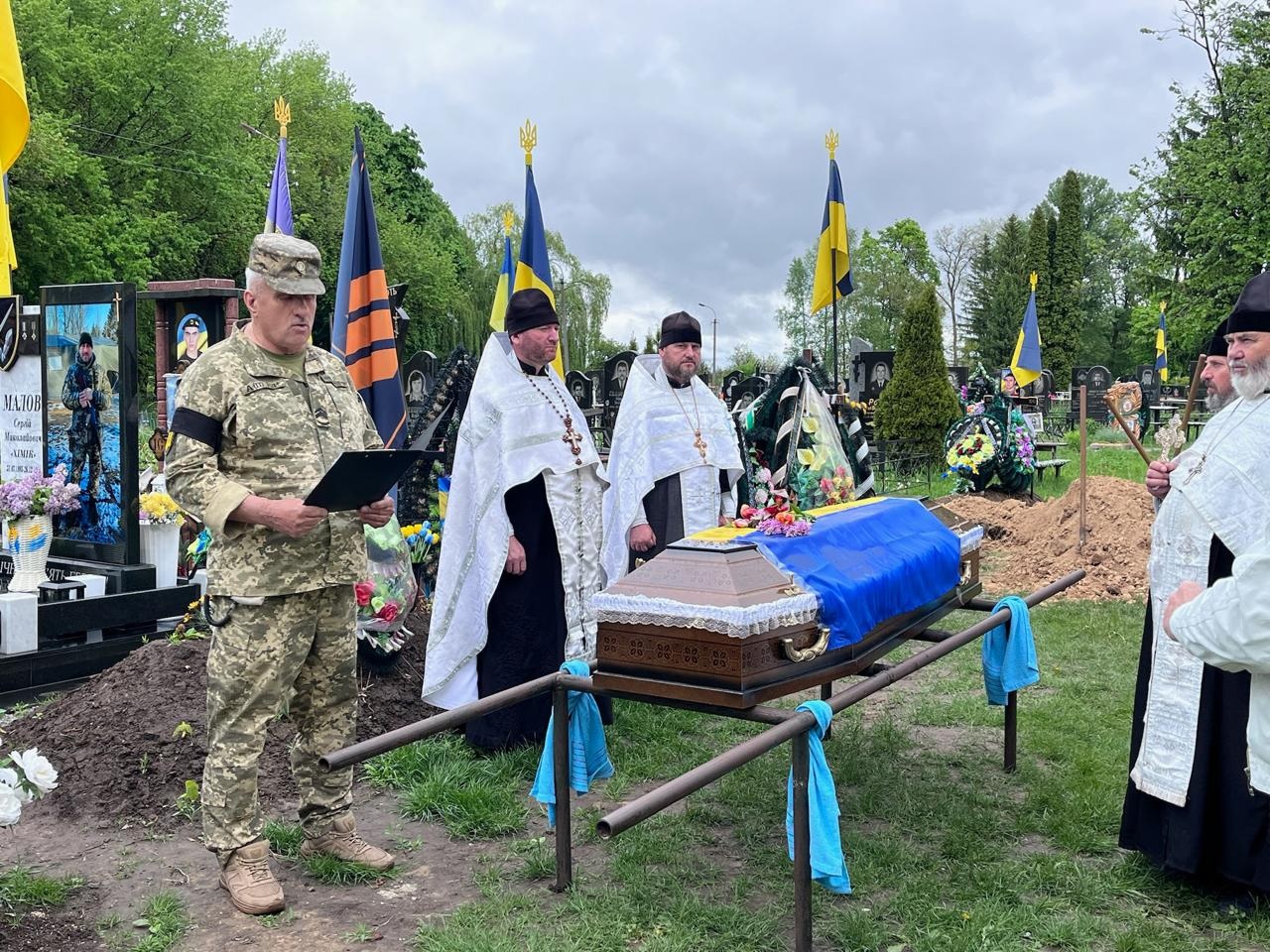 Менська громада попрощалася із Сергієм Патлатовим, який понад рік вважався зниклим безвісти
