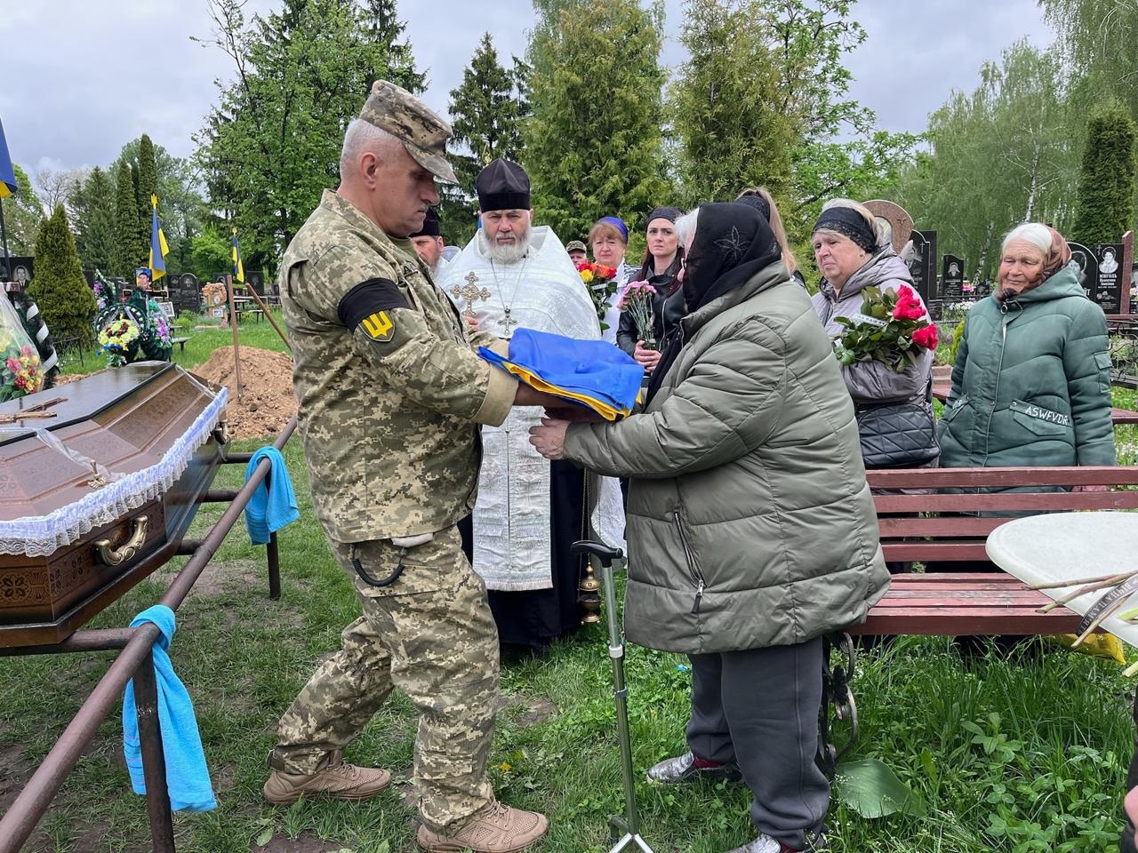 Менська громада попрощалася із Сергієм Патлатовим, який понад рік вважався зниклим безвісти