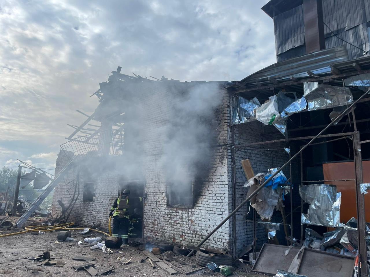 Обстріли Чернігівщини 27-28 травня: удар по фермерах, загибла жінка та нові жертви дронів
