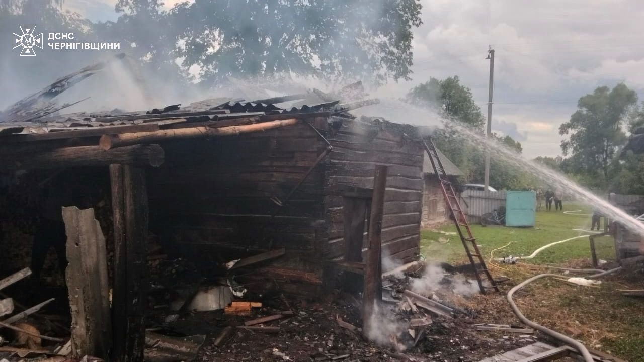 На Чернігівщині через російські атаки загинув цивільний, поранено пенсіонера є пошкодження будівелья