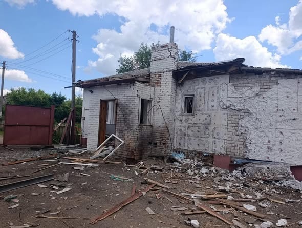 На Чернігівщині через російські атаки поранено працівницю АЗС та двох поштовиків