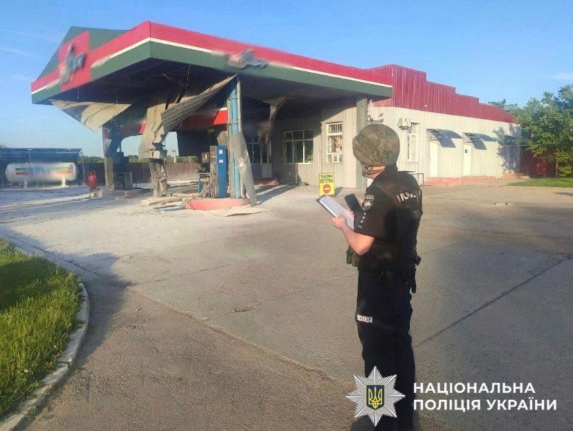 На Чернігівщині через російські атаки поранено працівницю АЗС та двох поштовиків