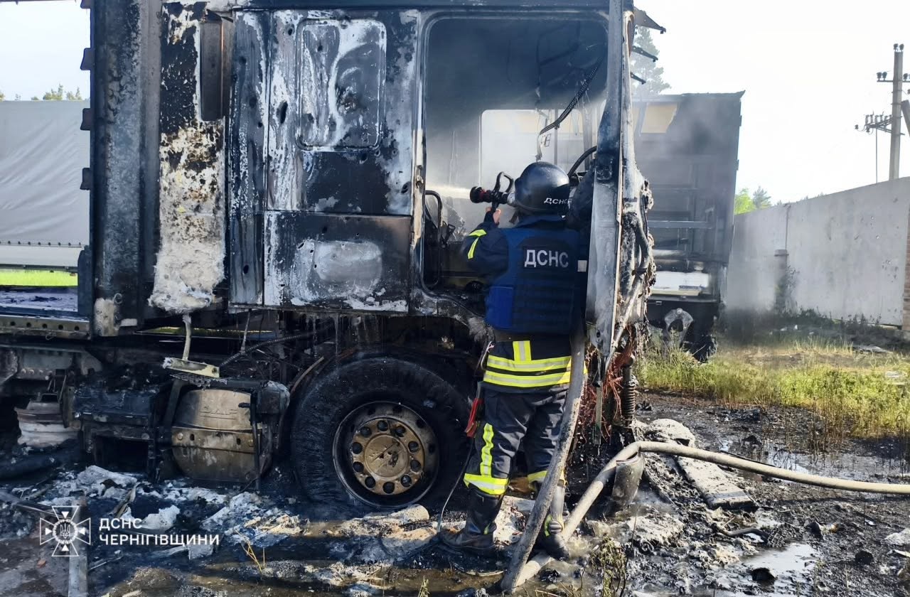 На Чернігівщині за добу поранено двох цивільних: ворог атакував підприємства, АЗС та адмінбудівлі