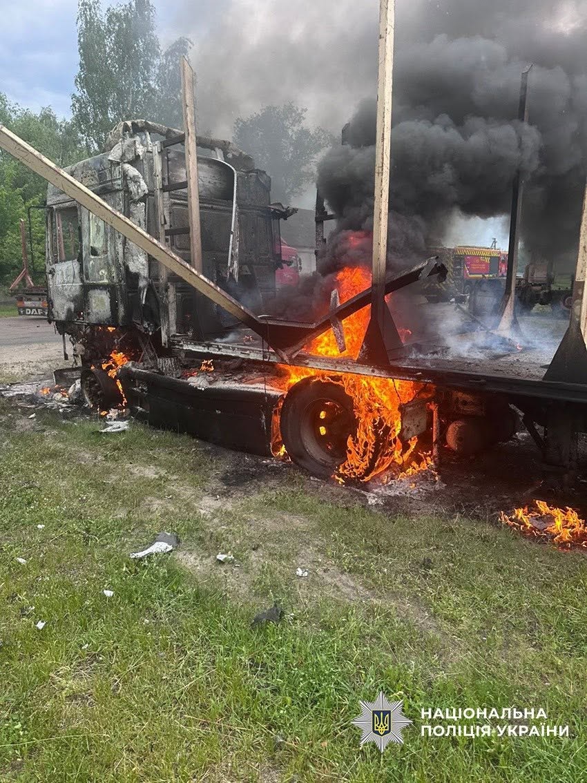 На Чернігівщині за добу поранено двох цивільних: ворог атакував підприємства, АЗС та адмінбудівлі