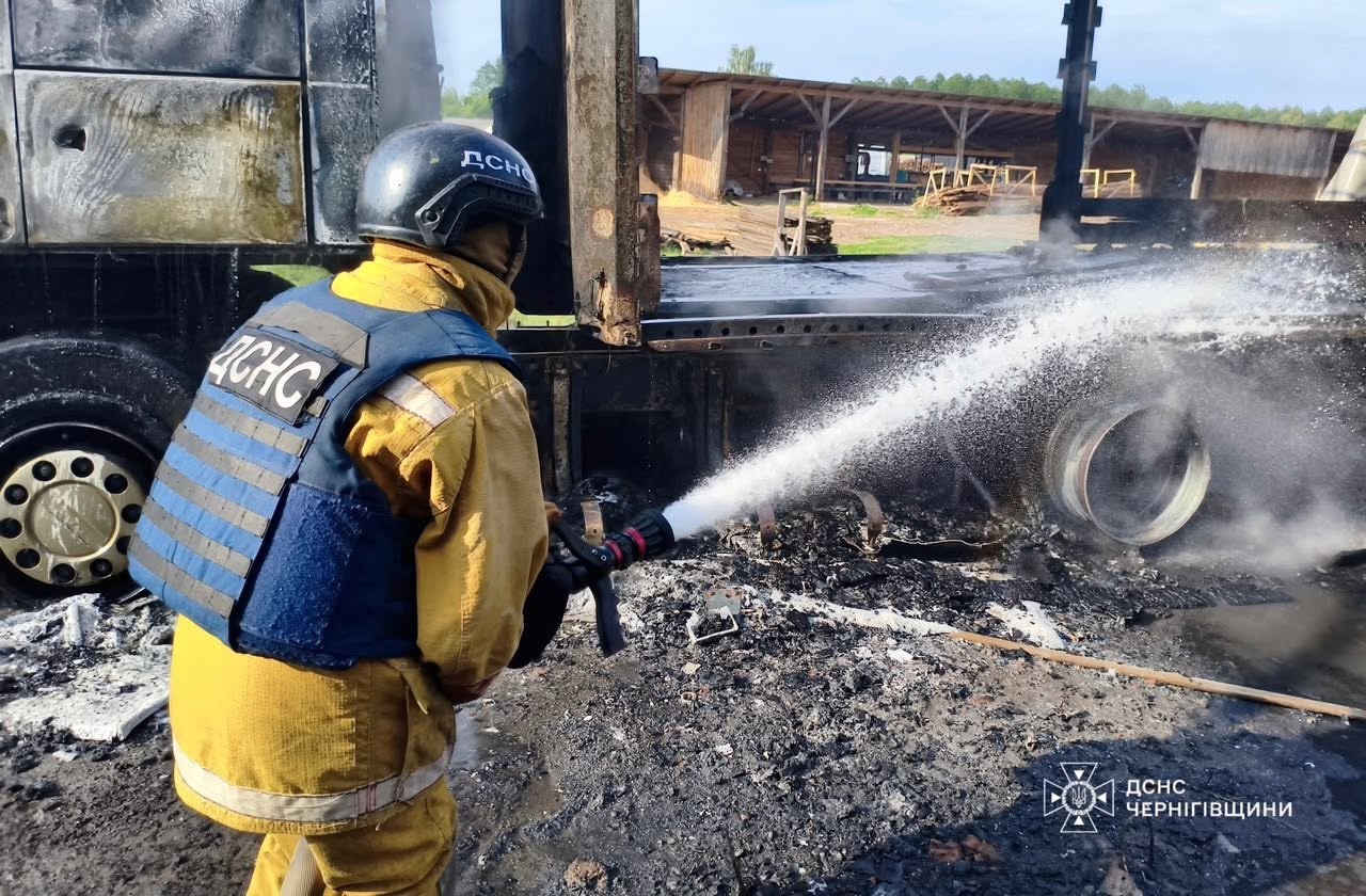 На Чернігівщині за добу поранено двох цивільних: ворог атакував підприємства, АЗС та адмінбудівлі
