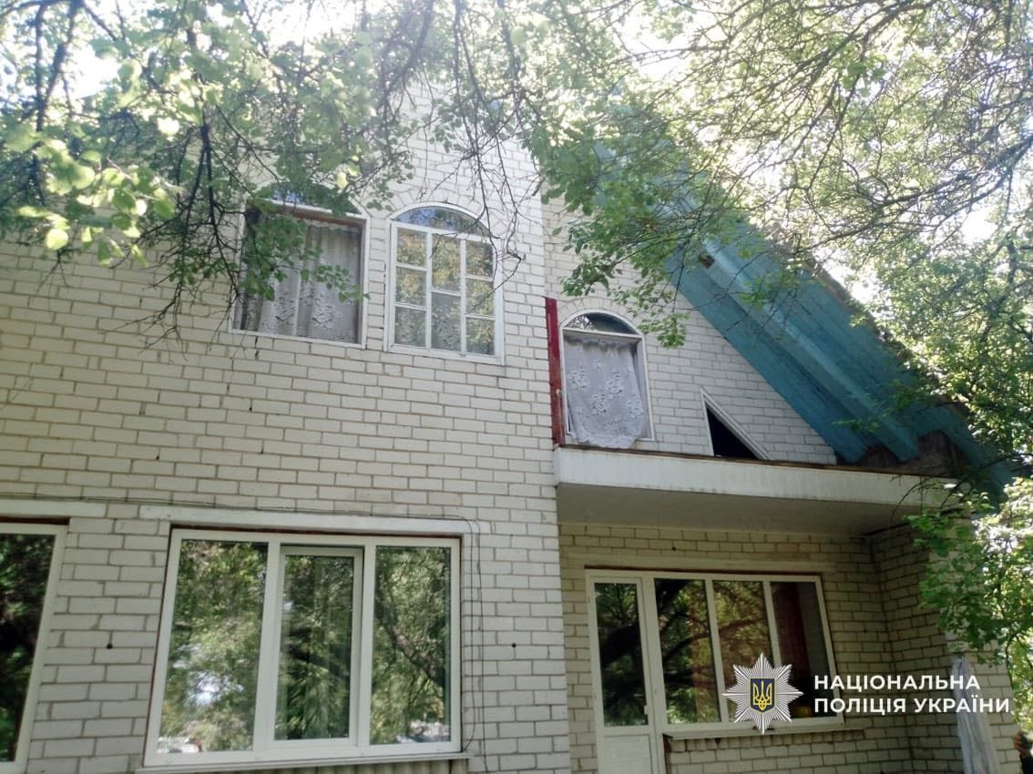 На Чернігівщині росіяни атакували об’єкти енергетики та зв’язку: пошкоджено будинки, гараж і авто