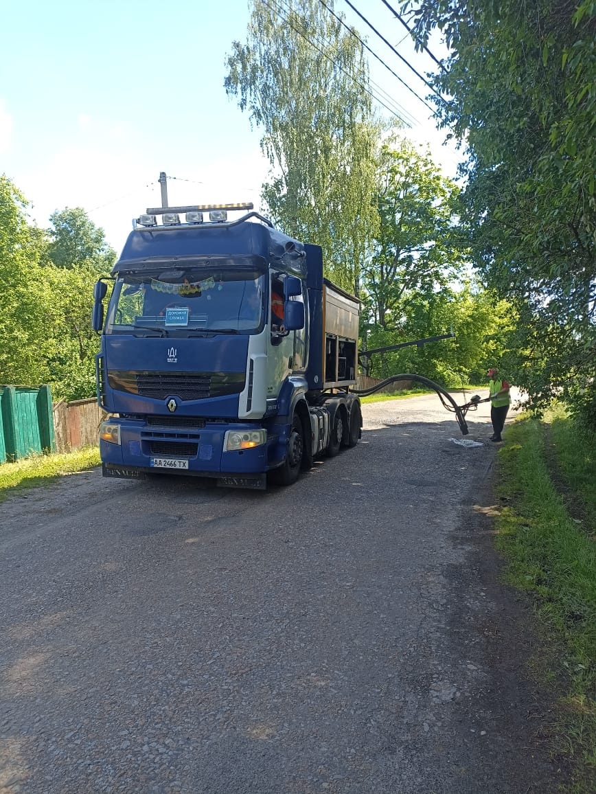 У Семенівці ремонтують автодорогу за підтримки місцевих агропідприємств