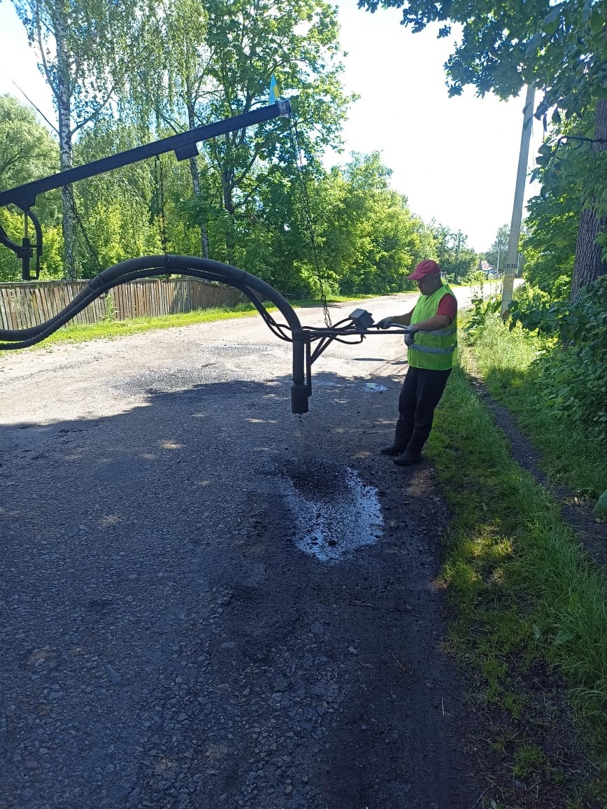 У Семенівці ремонтують автодорогу за підтримки місцевих агропідприємств