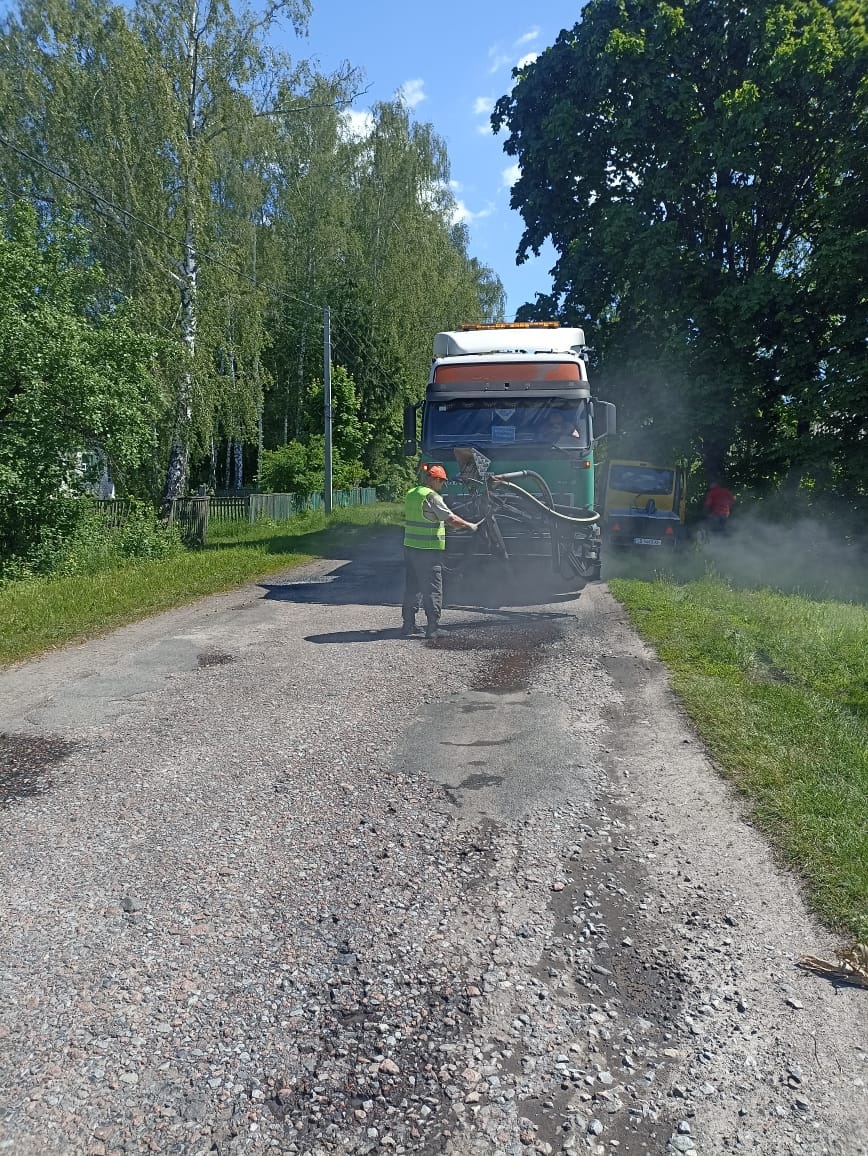 У Семенівці ремонтують автодорогу за підтримки місцевих агропідприємств