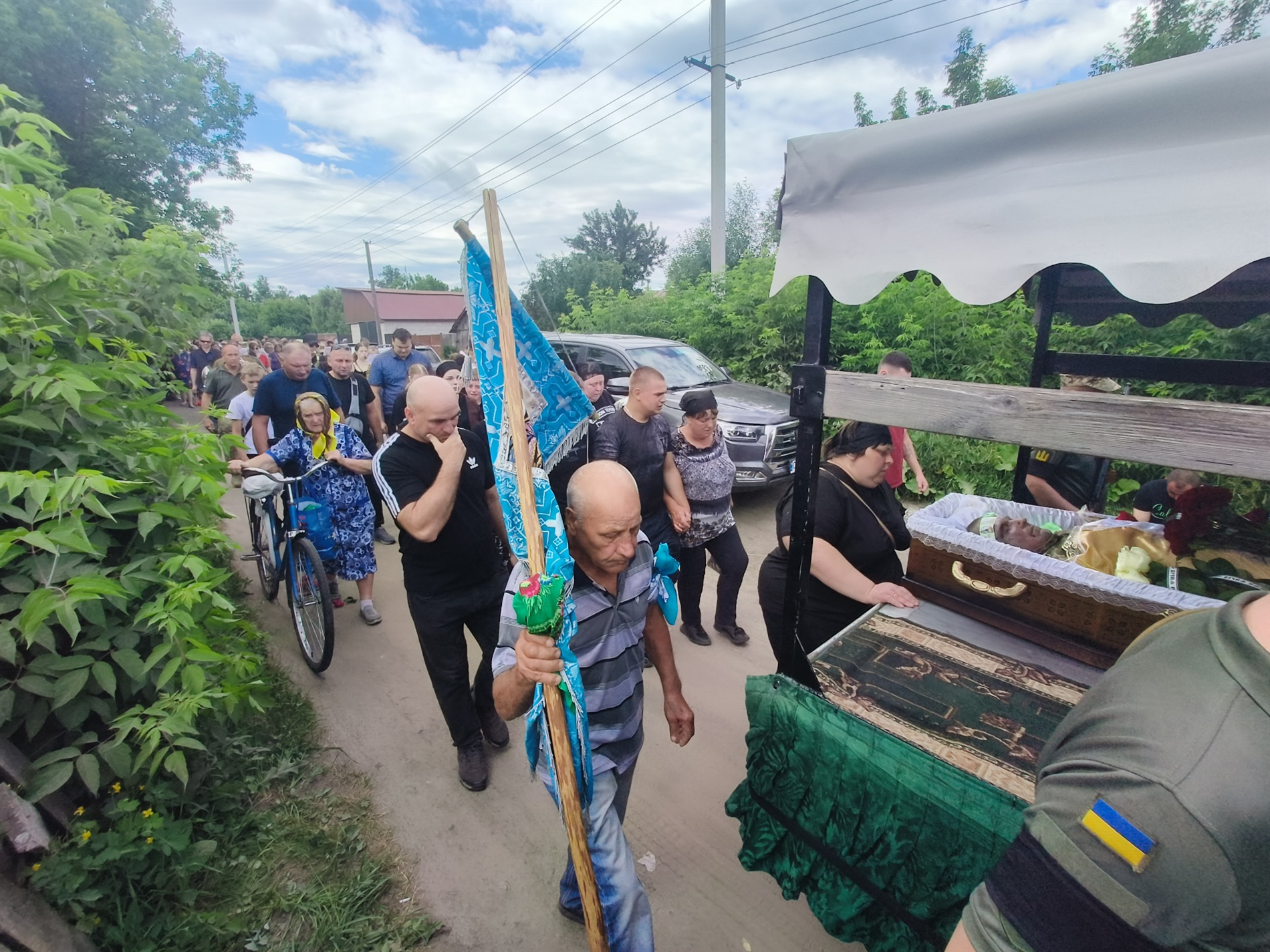 У Макошиному попрощалися із загиблим Захисником України Олегом Шаповалом