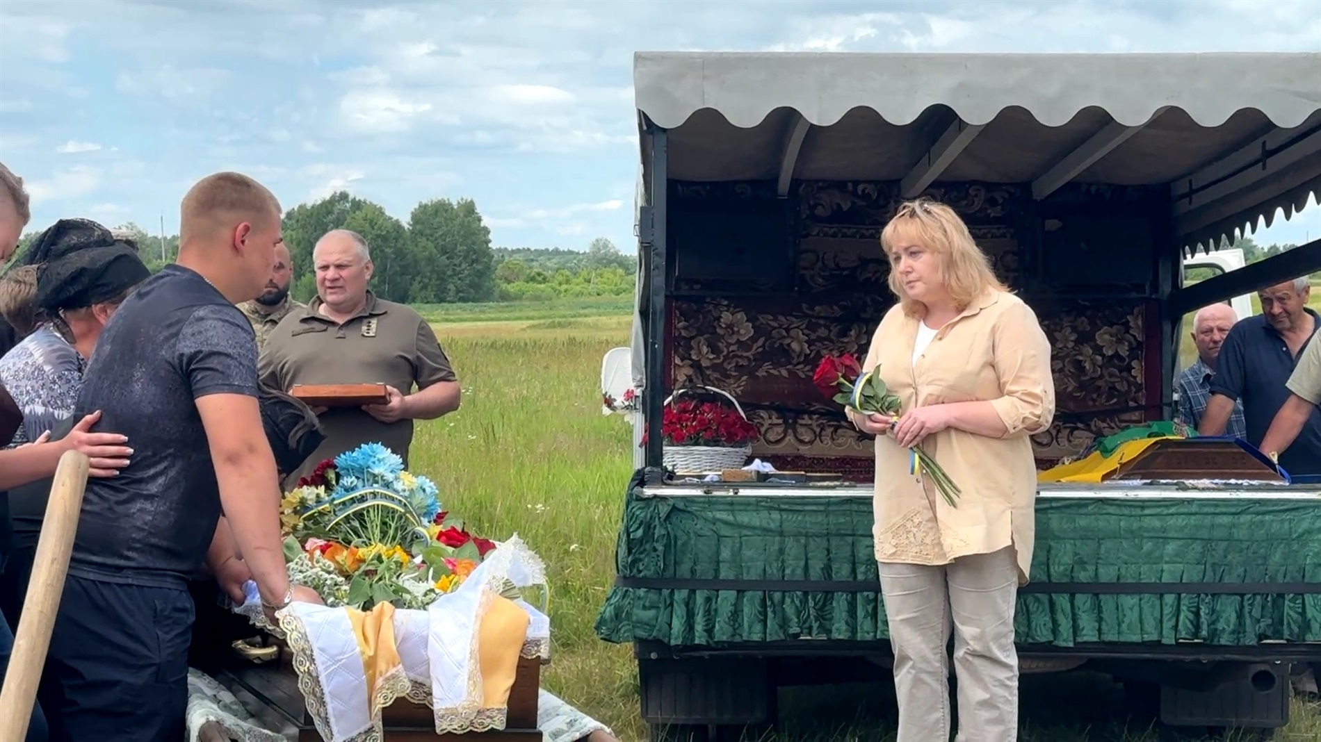 У Макошиному попрощалися із загиблим Захисником України Олегом Шаповалом