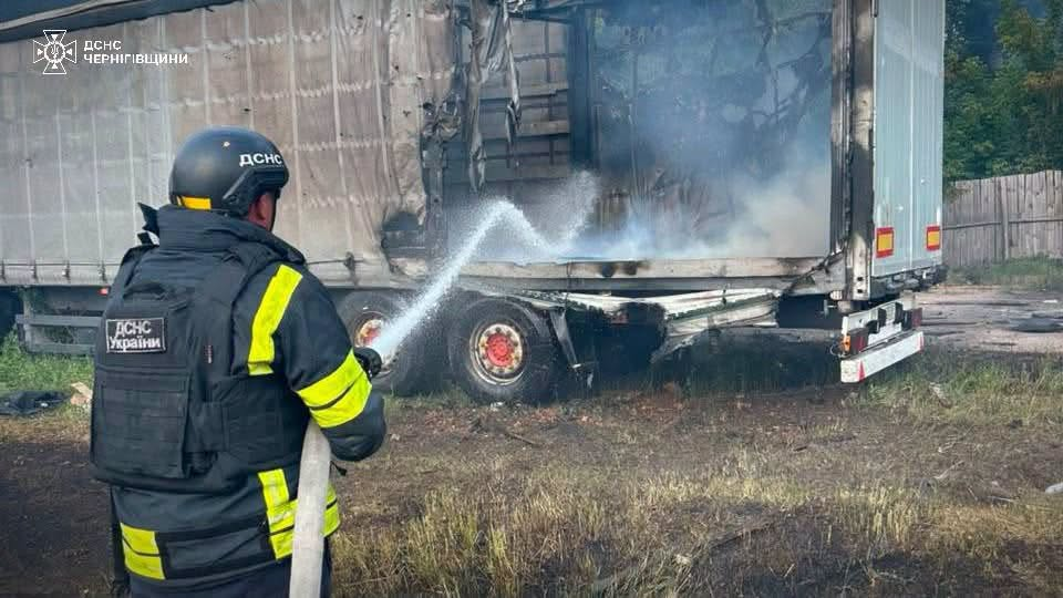 Чернігівщина під атаками: Четверо поранених і удари по лікарні та критичній інфраструктурі