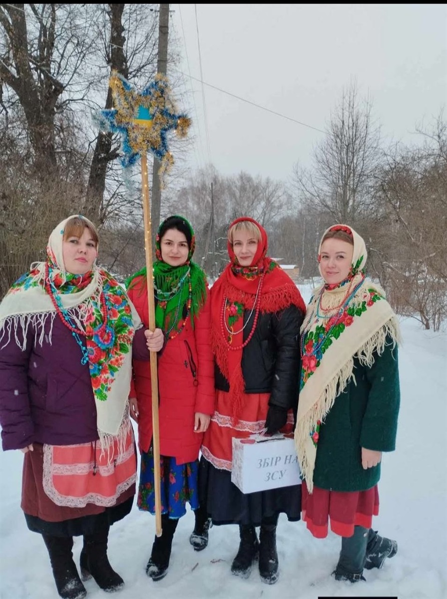 До березинських волонтерок долучилися і педагогічні працівники школи із села Красне, що на Бахмаччині