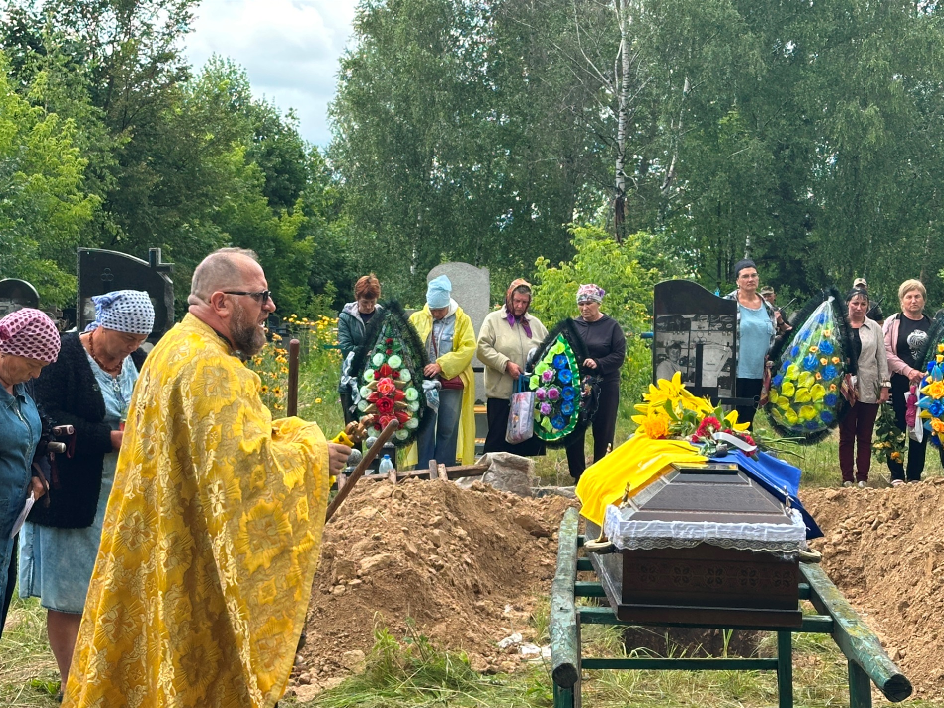 Менська громада попрощалася із Захисником Олександром Олещенком із Покровського