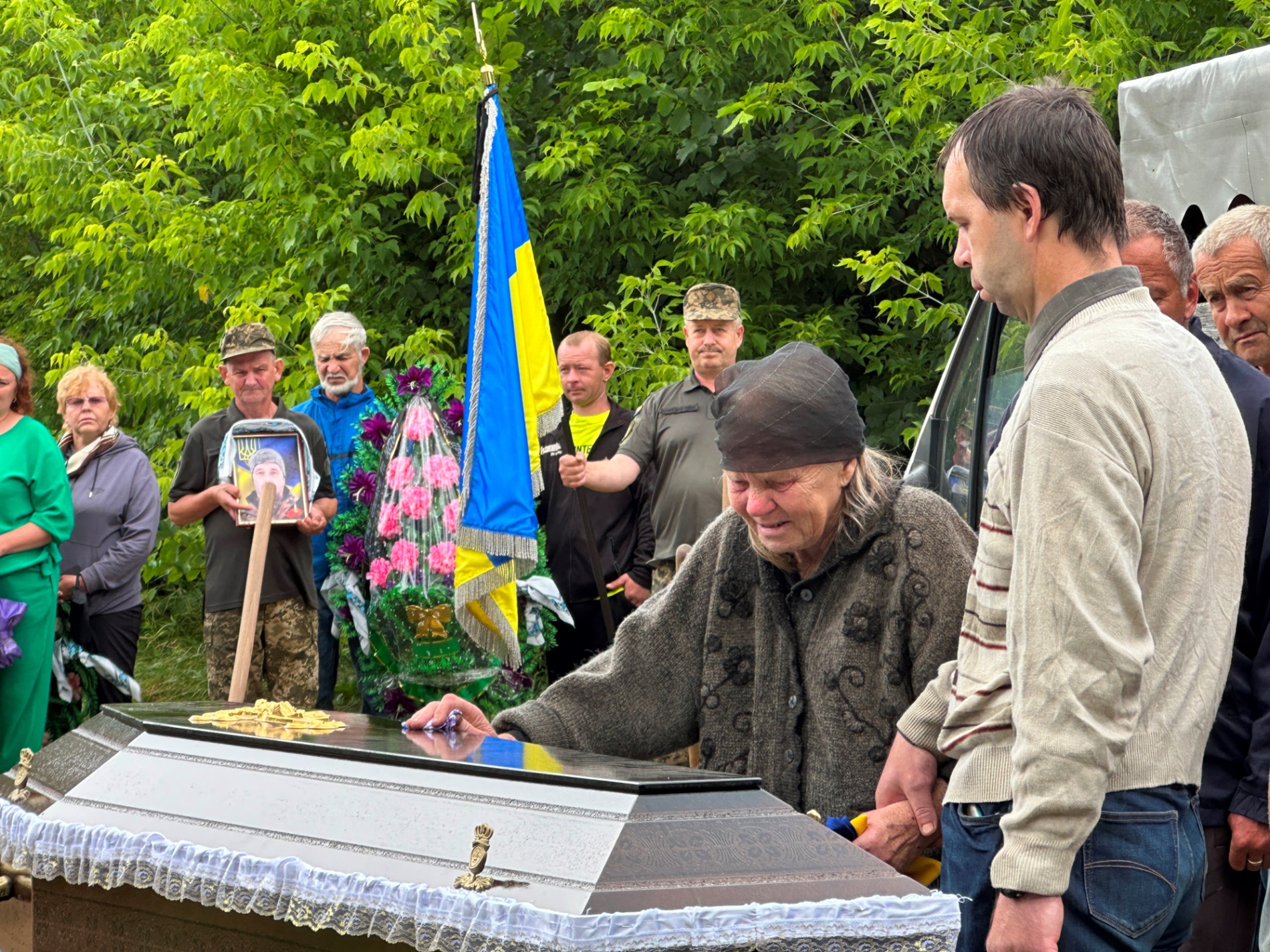 Менська громада попрощалася із Захисником Олександром Олещенком із Покровського