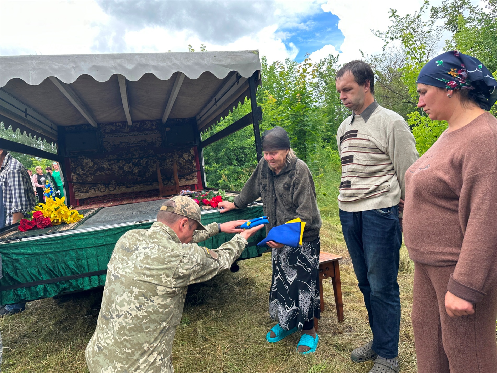 Менська громада попрощалася із Захисником Олександром Олещенком із Покровського