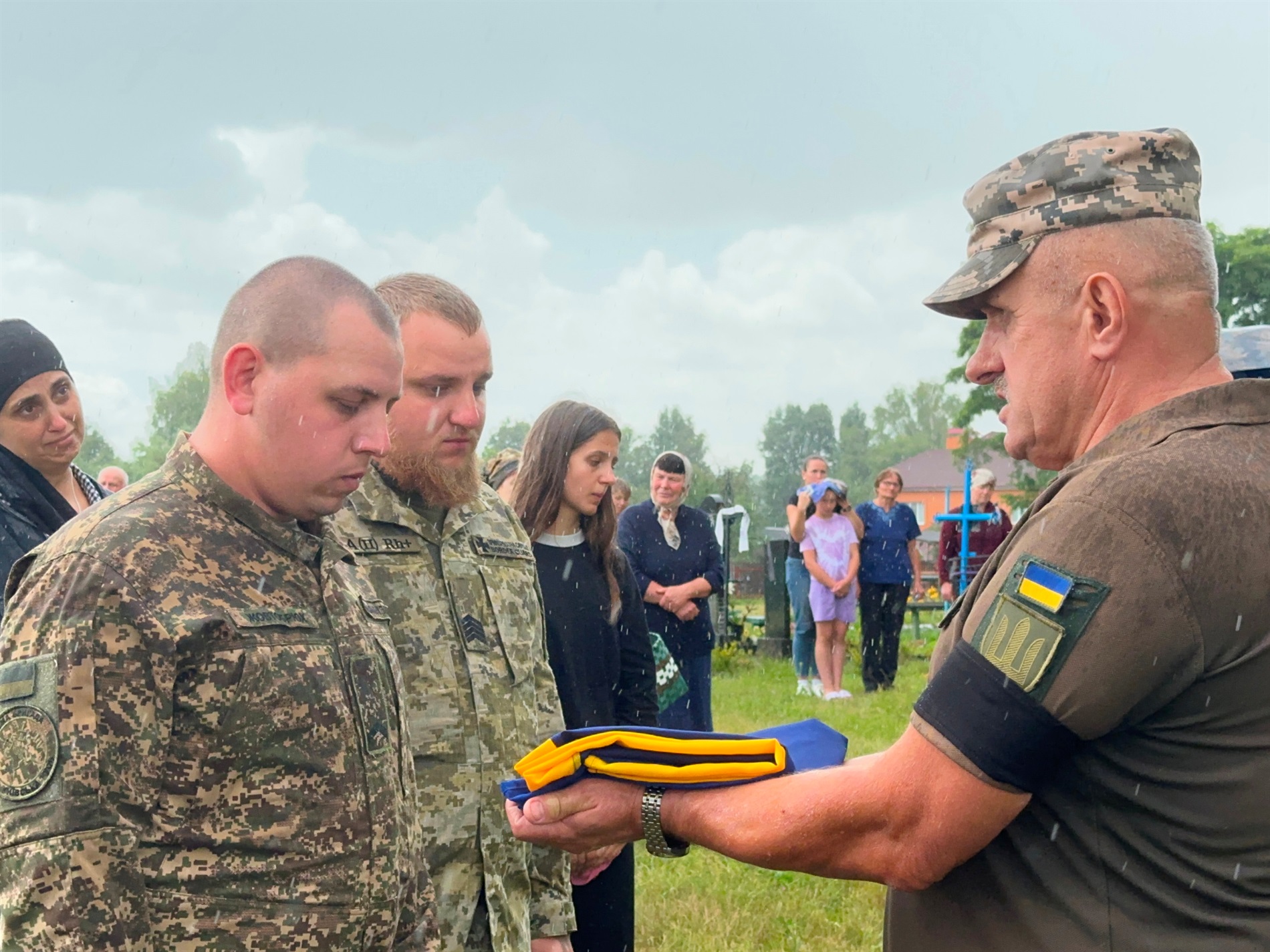 У Менській громаді попрощалися із Захисником України Віктором Жовтобрюхом