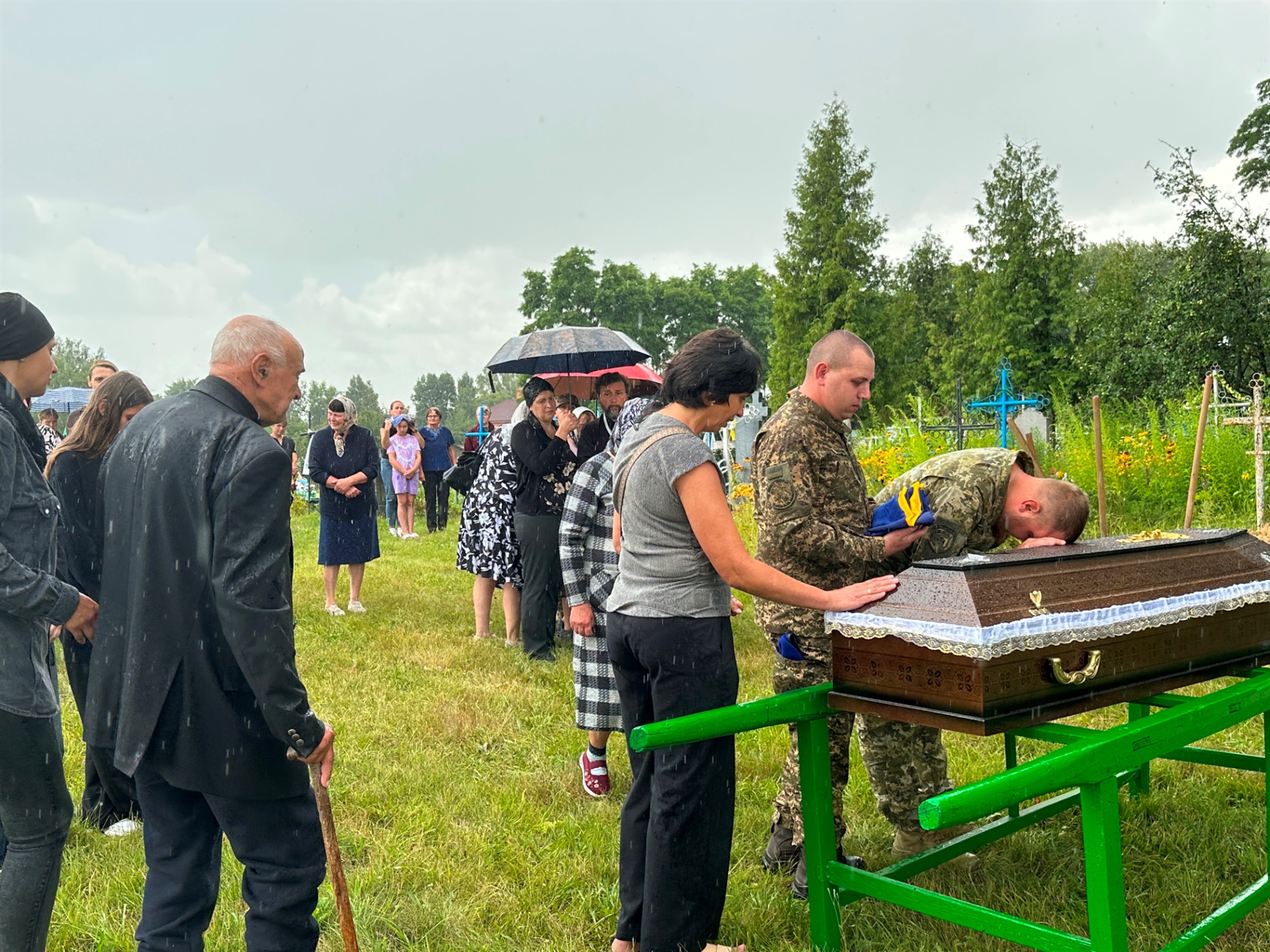 У Менській громаді попрощалися із Захисником України Віктором Жовтобрюхом