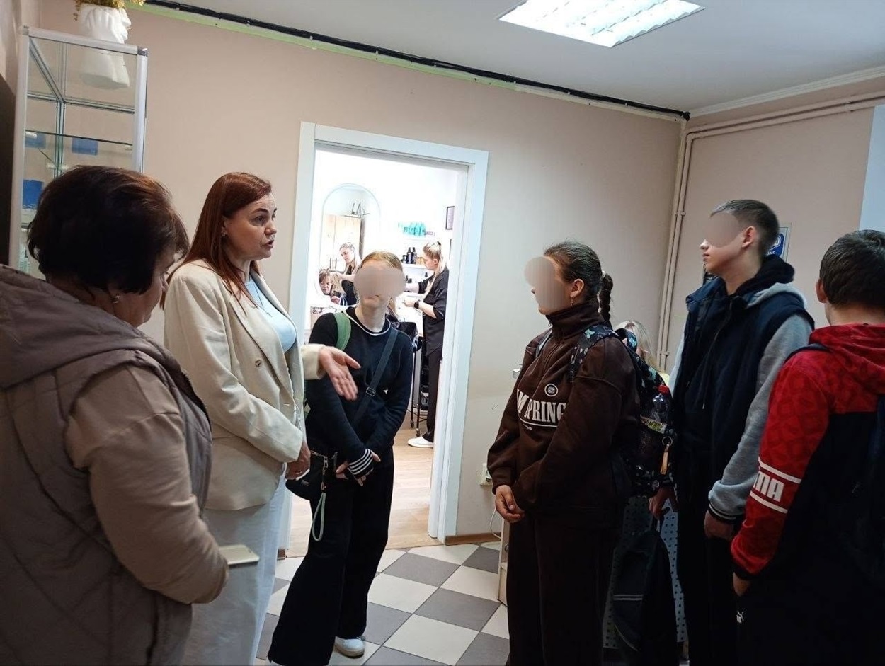 На екскурсії в салоні краси "Лана"