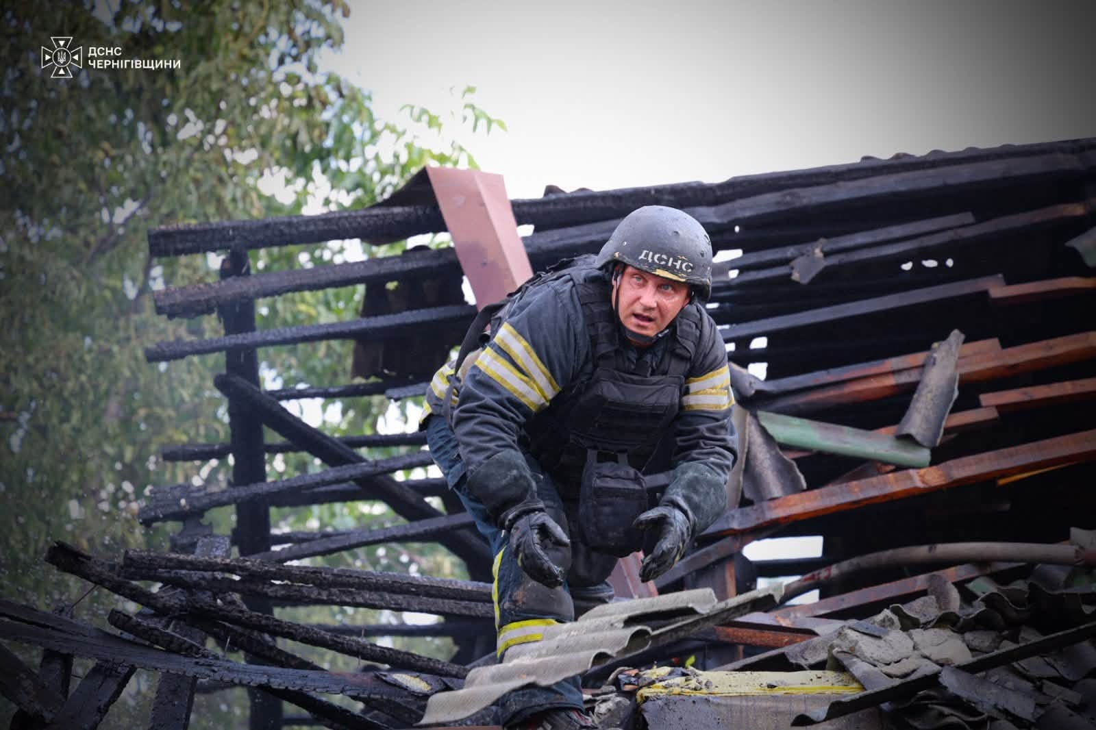 На Чернігівщині дрони зруйнували будинок і атакували підприємства: що відомо про наслідки