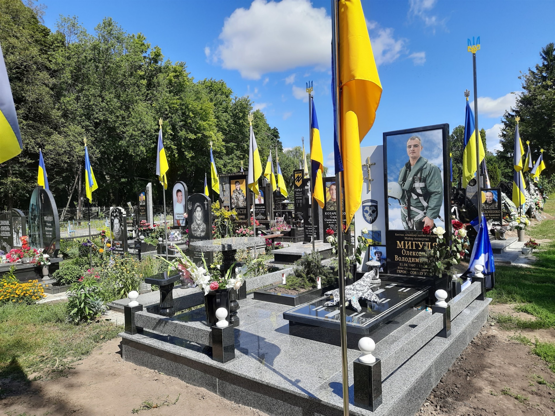 У Мені вшанували пам’ять пілота Олександра Мигулі, який загинув, захищаючи Україну