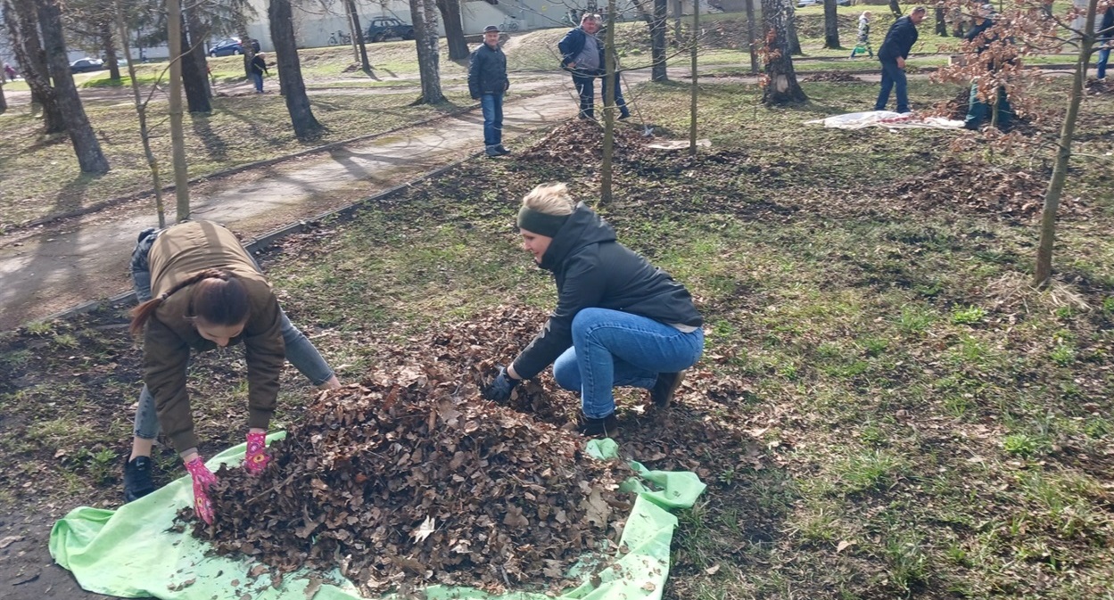 Працюють ветерани разом із молодшими колегами
