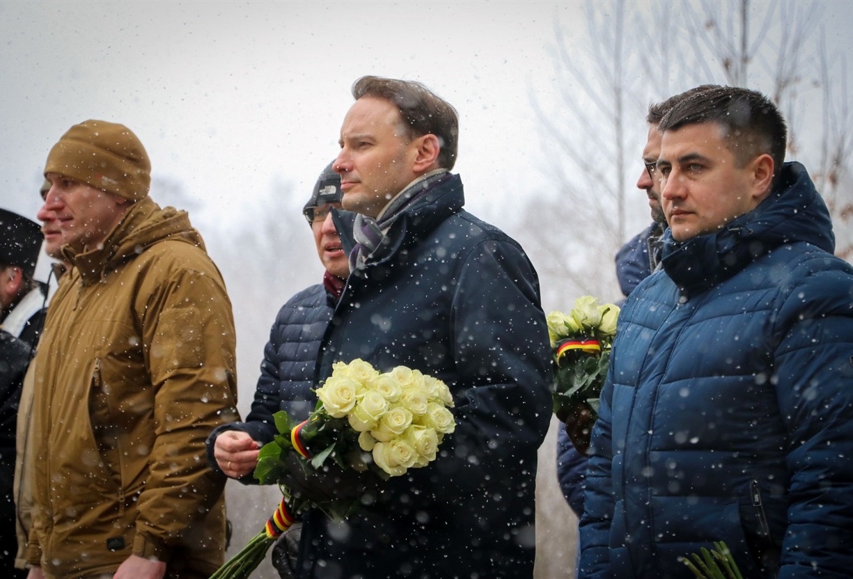 Іван Ващенко, Максиміліан Раш і Ратан Ахмедов під час мітингу